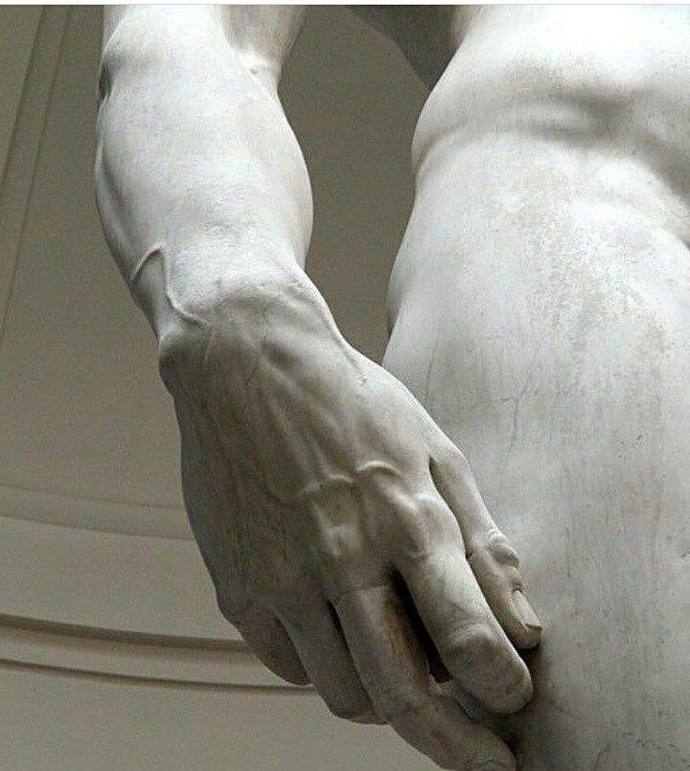 Sağlıkçılara ithafen yapılan heykeller olay yarattı! Sizce bunlar sanat eseri sayılır mı?