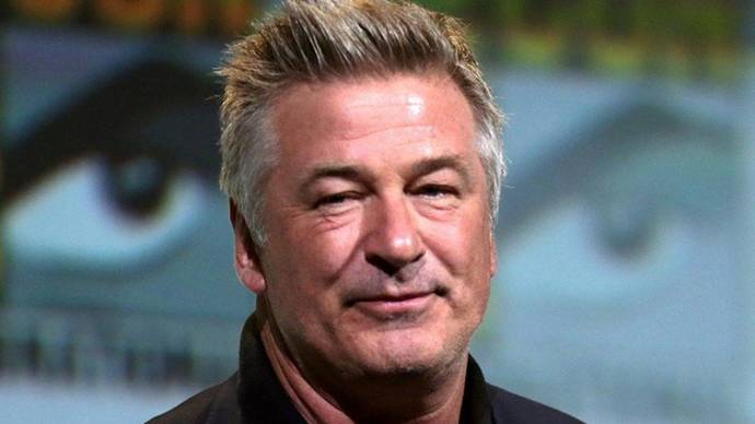 Dünyaca ünlü oyuncu Alec Baldwin, kazara görüntü yönetmenini öldürdü! Ne düşünüyorsunuz?
