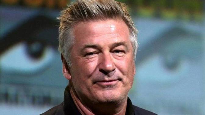Dünyaca ünlü oyuncu Alec Baldwin, kazara görüntü yönetmenini öldürdü! Ne düşünüyorsunuz?