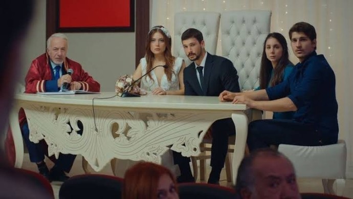 Evlenirken düğün mü yoksa sade bir nikah mı istersin?