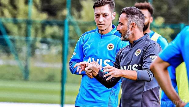 Mesut Özilin Bana takım bul! iddiası hakkında ne düşünüyorsun?