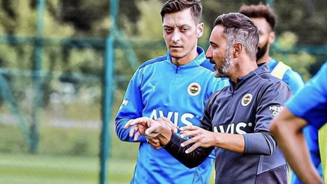 Mesut Özil'in 'Bana takım bul!' iddiası hakkında ne düşünüyorsun?