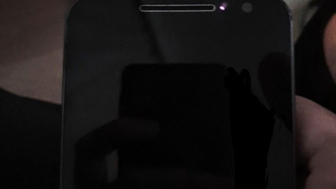 Merhabalar Hayırlı Geceler Önceki Telefonum da Yanan Kırmızı Işık Ne Işığı Olabilir Gözle görünmüyor Telefon kamera açınca gördüm?