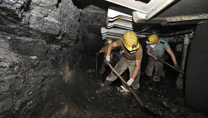 İşsizlik mi daha zor, yoksa adaletsiz ağır çalışma koşulları mı?