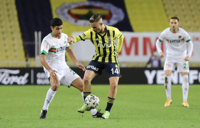 Fenerbahçe Kadıköyde Alanyaspora 2-1 yenilerek şampiyonluk yarışında yara aldı! Maçı nasıl buldunuz?