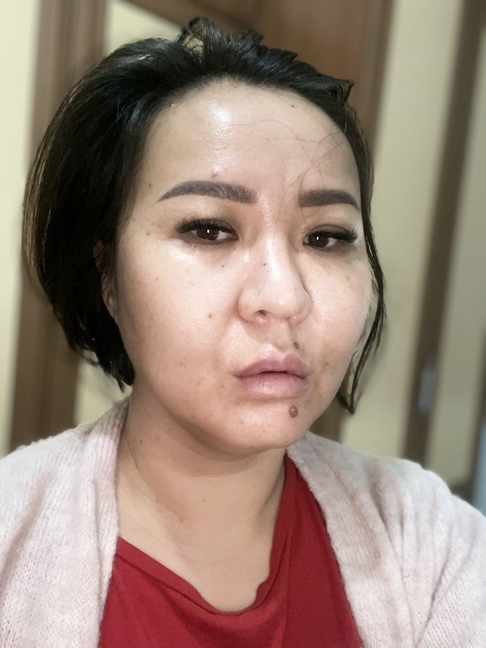 Bergüzar Korel yataktan kalktığı gibi çektiği selfieleri paylaştı! Kadınlar her an güzel mi olmalı?