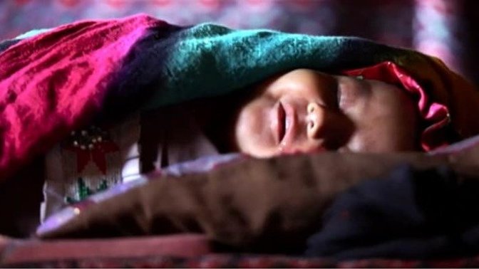 'Açlıktan ölüyoruz’ diyen Afgan anne-baba bebeklerini 500 dolara sattı. Bu konuda ne düşünüyorsunuz?