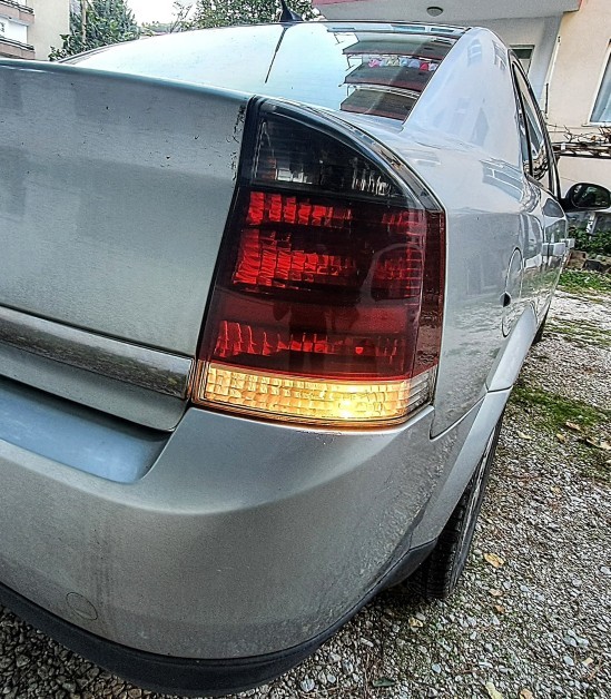 Opel Vectra C 🆚 Toyota Corolla E120 Evet Hangisi Daha Karizma Yakışıklı Duruyor 😉 İkisi arasında Tercih Yapacak olsanız hangisi?