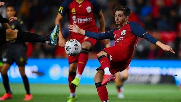 Erkek futbolunda ilk kez bir futbolcu eşcinsel olduğunu açıkladı, sizce nasıl tepkiler alır?