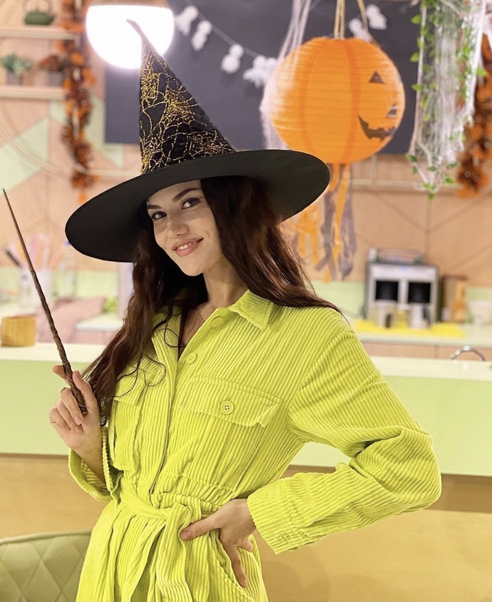Fahriye Evcen kaç yaşında görünüyor sizce?