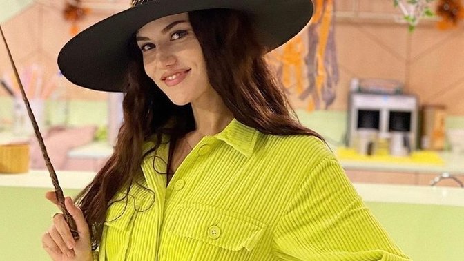 Fahriye Evcen kaç yaşında görünüyor sizce?
