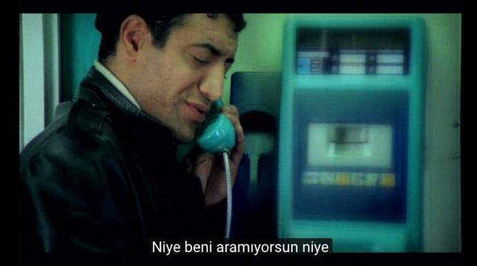 Telefonun başında öylece aramasını beklediğiniz biri var mı?