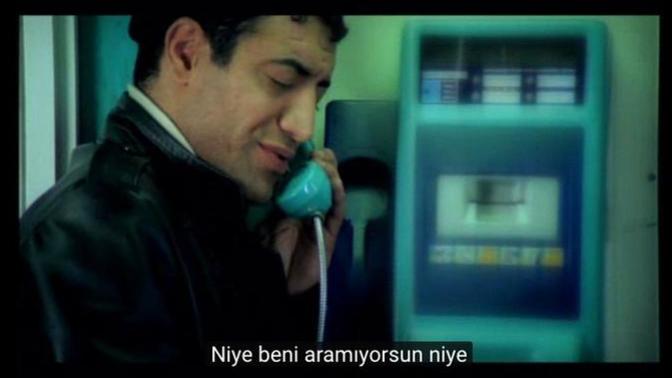 Telefonun başında öylece aramasını beklediğiniz biri var mı?