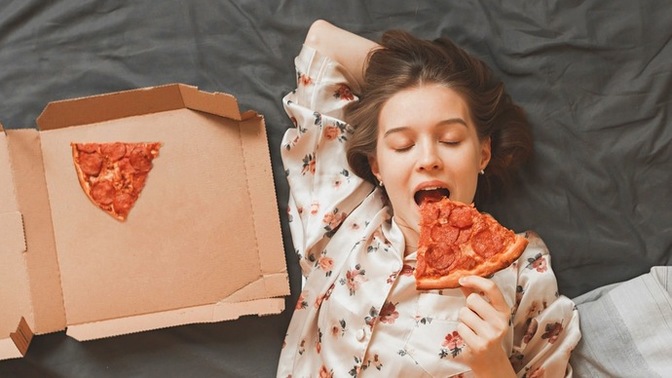 Evliyim, yemek yapmak zor geldiği için her gün dışardan söylüyoruz. Bu durumu nasıl çözerim?