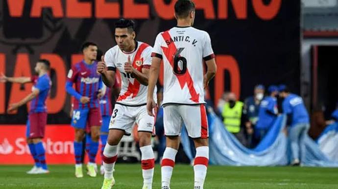 Rayo Vallecano, Radamel Falcaonun golüyle Barcelonayı 1-0 mağlup etti! Sizce Barcelonadaki düşüşün sebebi nedir?