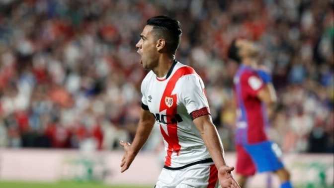 Rayo Vallecano, Radamel Falcao'nun golüyle Barcelona'yı 1-0 mağlup etti! Sizce Barcelona'daki düşüşün sebebi nedir?