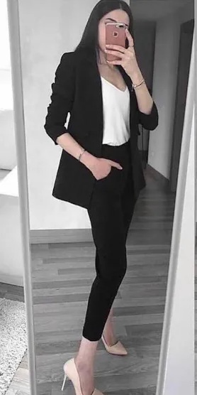 İlk iş günü için bu kıyafet nasıl?