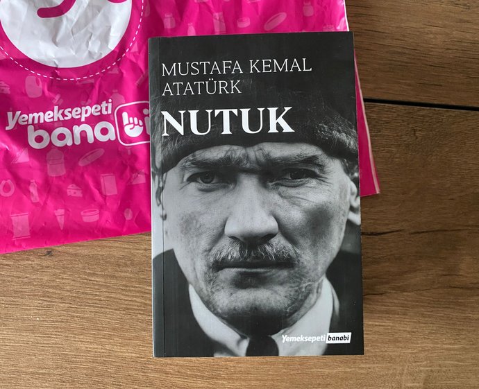 Yemeksepetinin Banabi logolu Nutuk dağıtması tepki çekti! Siz ne düşünüyorsunuz?