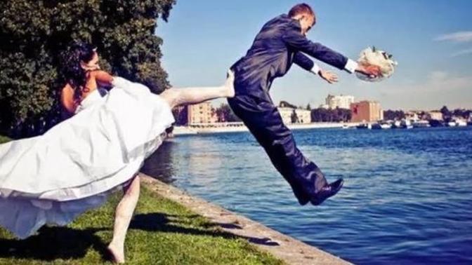 Boşanma durumunda o devasa düğün fotoğraflarını ne yapıyorlardır?