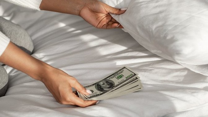 Birikim yaptığınız parayı bankada mı yoksa yastık altında mı saklıyorsunuz?