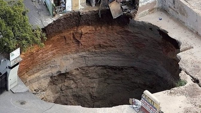 Konya'da dev obruk oluştu! Sizce niye obruk oluşur?