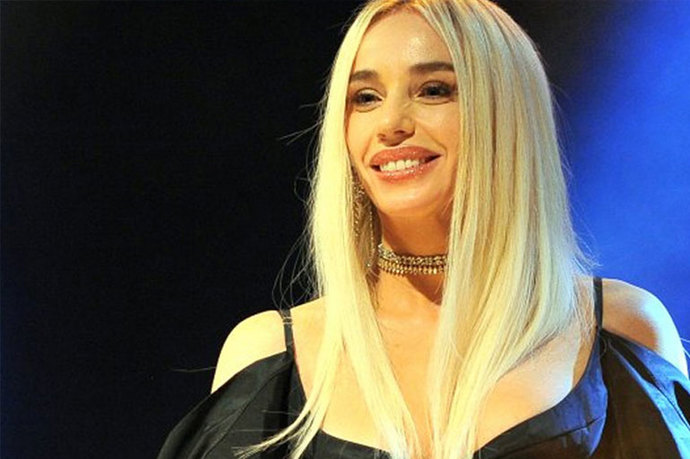 Gülşen sahne kıyafetleriyle ateş etmeye devam ediyor! Sahne stilini beğeniyor musunuz?