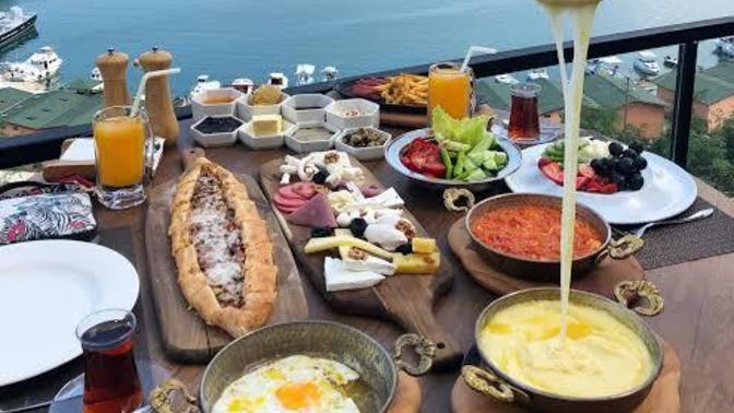 Memleketinize özgü kahvaltı sofrasından hangi yiyecekler eksik olmaz?
