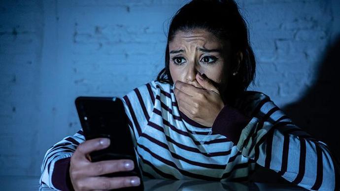 Telefon yüzünüze kapatıldığında tepkiniz ne olur?