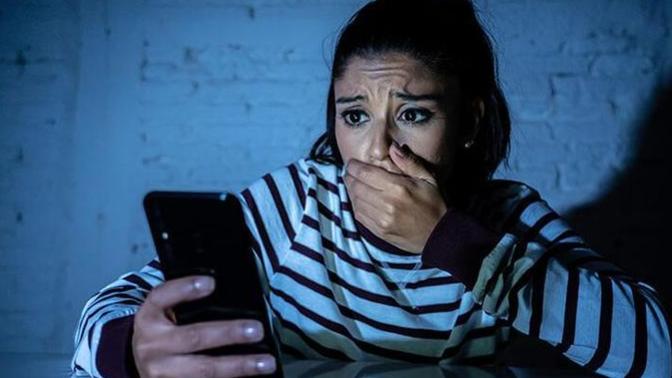 Telefon yüzünüze kapatıldığında tepkiniz ne olur?