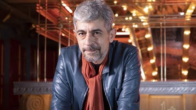 Okan Bayülgen “Netflix izlemek azıcık loser’lık değil mi?” dedi. Sizce de öyle mi?