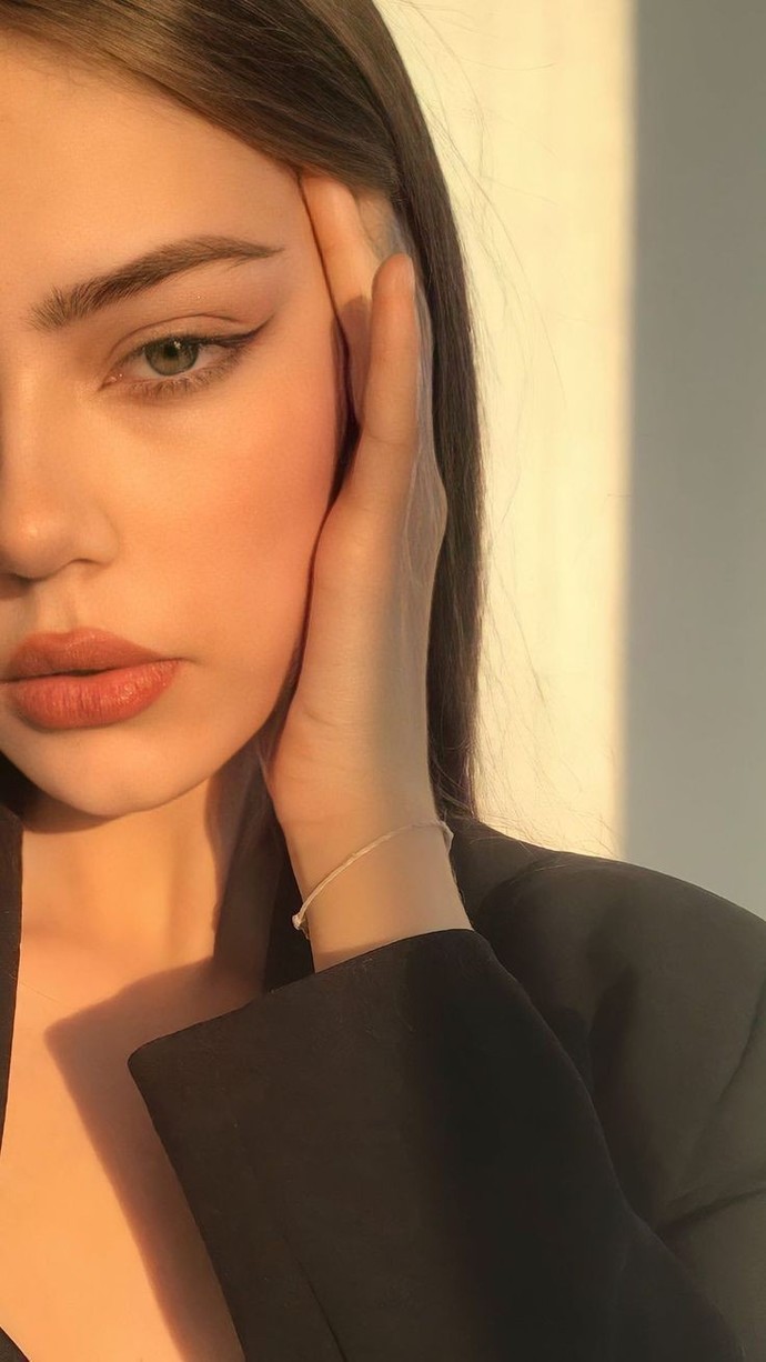 İncecik olan üst dudak, rujla daha dolgun durur mu?