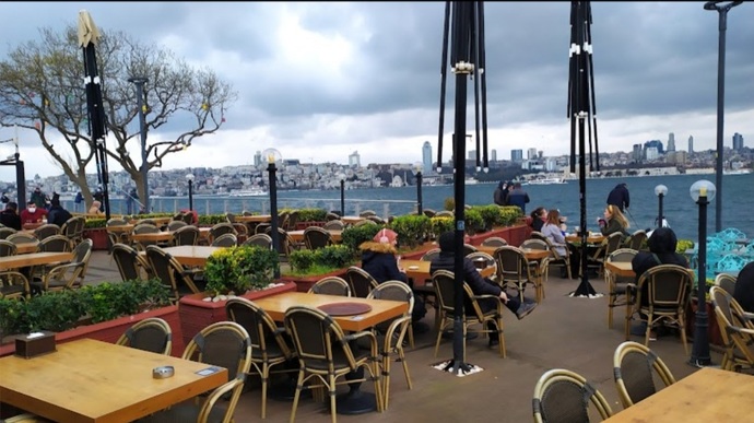 İstanbul da gerçekten iyi deniz kenarı kahvaltı edilecek mekan önerisi olan var mı?
