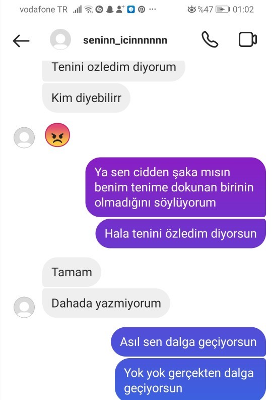 Hiç sevgilim olmadı ama biri fakeden seni çok özledim tenini kokunu özledim falan yazmış sizce dalga mı geçiyor beni mi deniyor?