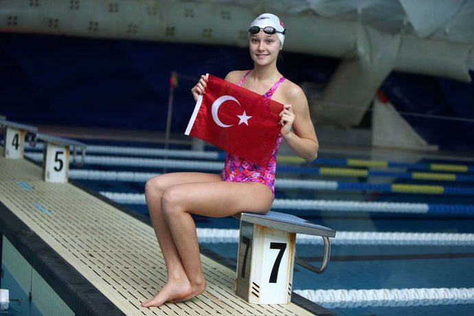 Milli yüzücümüz Viktoria Zeynep Güneş Avrupa Şampiyonu oldu! 🥁🇹🇷 Buradan milli yüzücümüze ne söylemek istersiniz?