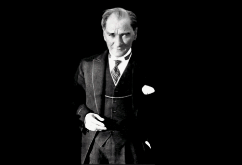 İzinden yürümeye devam ediyoruz! 🇹🇷 #Seninyolunda etiketiyle Atatürk’e söylemek istediklerin neler?