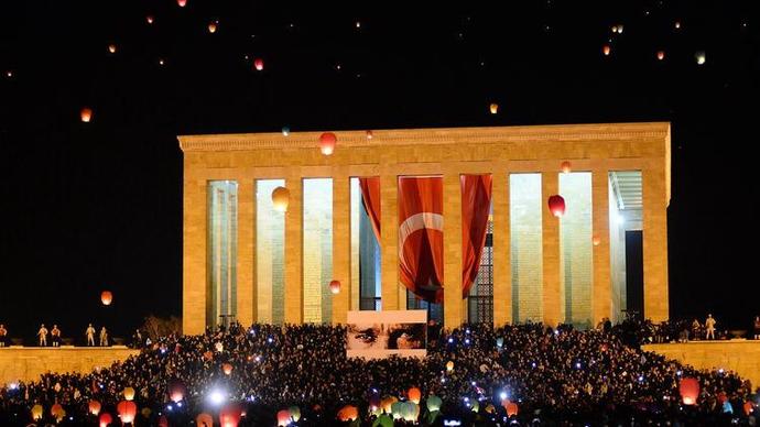İzinden yürümeye devam ediyoruz! 🇹🇷 #Seninyolunda etiketiyle Atatürk’e söylemek istediklerin neler?