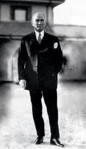 İzinden yürümeye devam ediyoruz! 🇹🇷 #Seninyolunda etiketiyle Atatürk’e söylemek istediklerin neler?