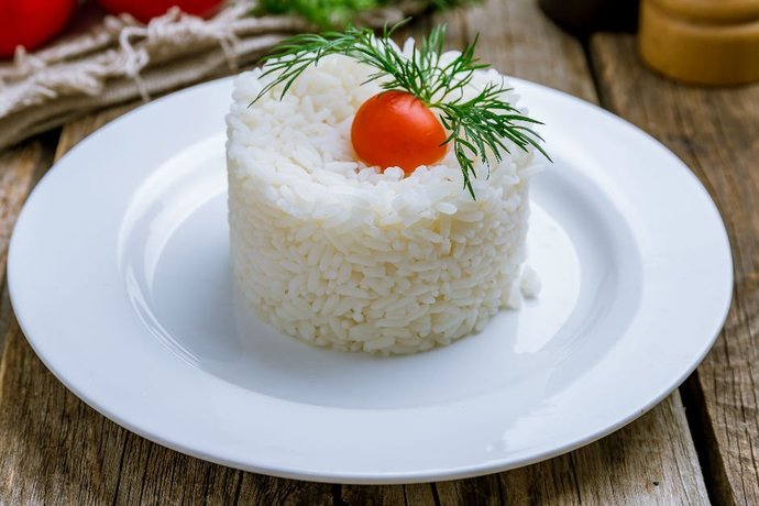 Sence pirinç pilavı şehriyeli mi, şehriyesiz mi daha güzel olur?
