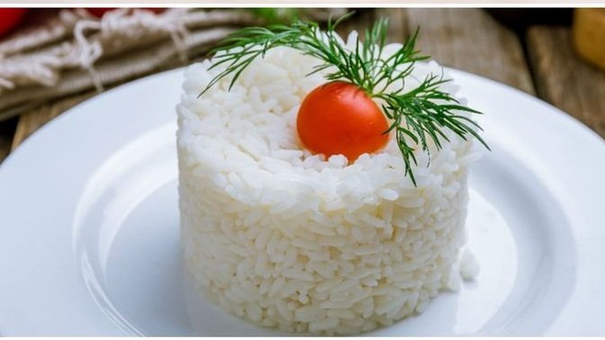 Sence pirinç pilavı şehriyeli mi, şehriyesiz mi daha güzel olur?