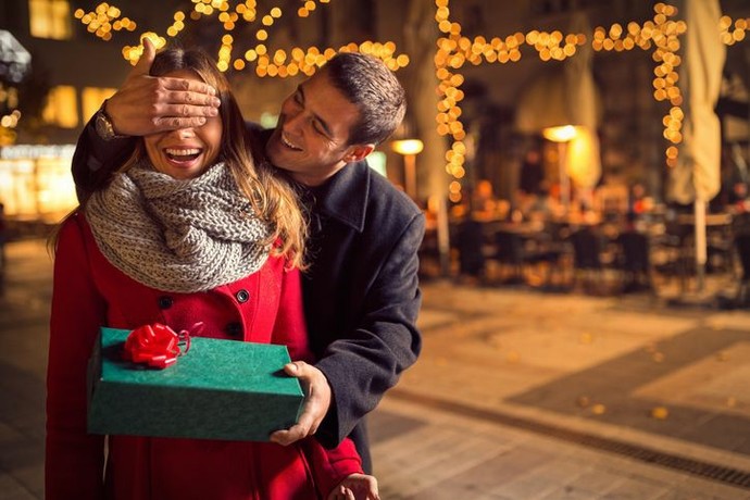 Karşı cinse hediye almak hoşlantı belirtisi midir?