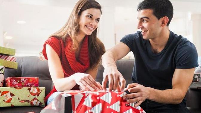 Karşı cinse hediye almak hoşlantı belirtisi midir?