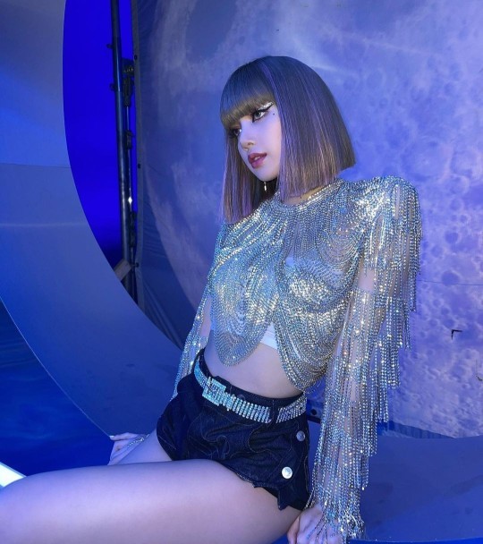 Sizce bu kpop idolü güzel mi?