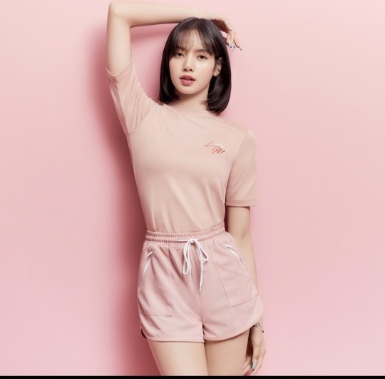 Sizce bu kpop idolü güzel mi?