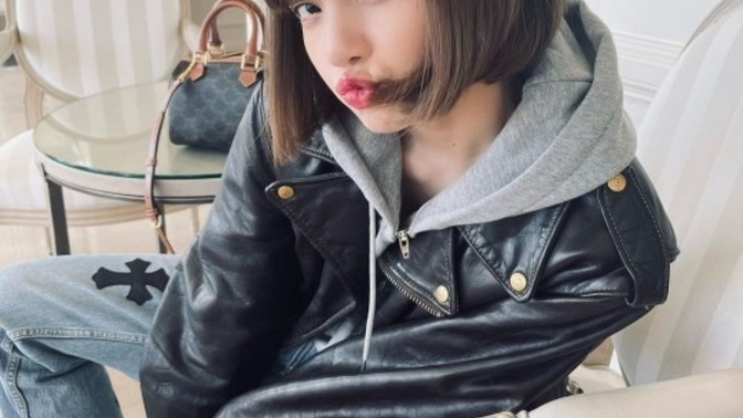 Sizce bu kpop idolü güzel mi?