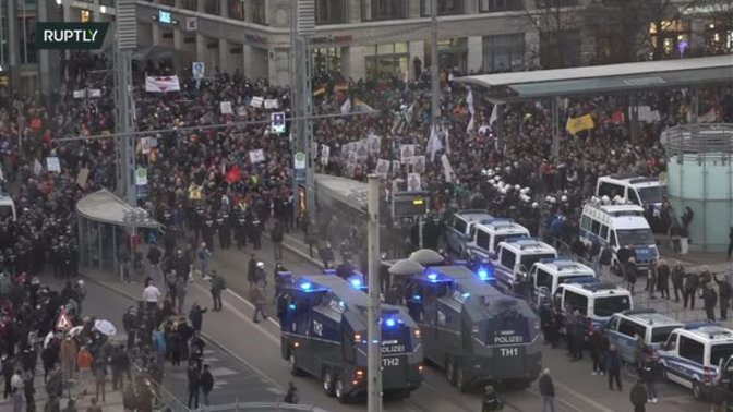 Almanyada son dakika covid önlemi ve asi karsitlari leipzig meydanini kusatti?