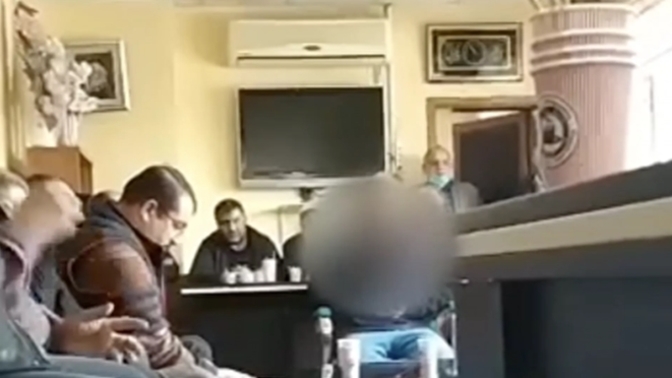 Özel görüntüleri sosyal medyaya sızan aile, ilçeden kovuldu. Doğru mu yapılan?