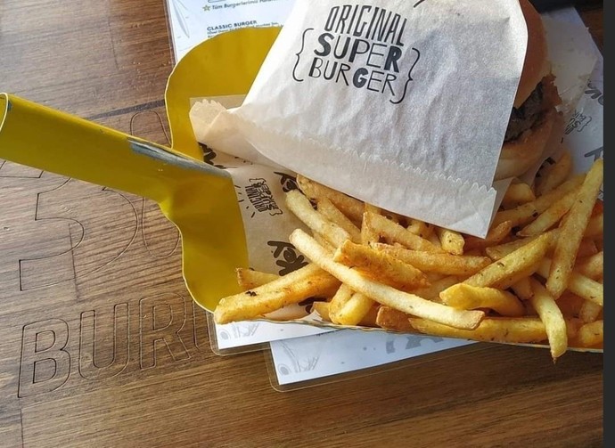 Hamburgeri tabakta değil de kürekte i̇ster misiniz?