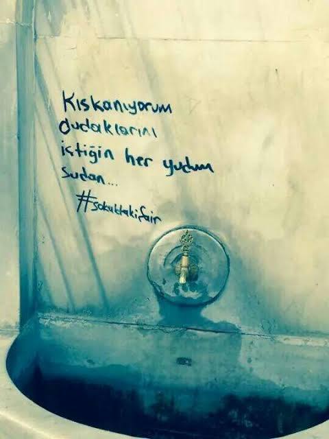 Flörtünüz kıskanıyorum dudaklarını içtiğin her yudum sudan sözünü paylaşsa ne hissedersiniz 😊?