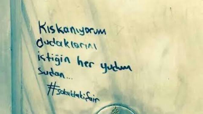 Flörtünüz 'kıskanıyorum dudaklarını içtiğin her yudum sudan' sözünü paylaşsa ne hissedersiniz 😊?