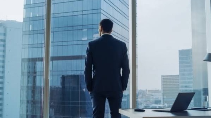Teknoloji devi şirketlerden herhangi birinde CEO olma şansınız olsa hangisini isterdiniz? Neden?